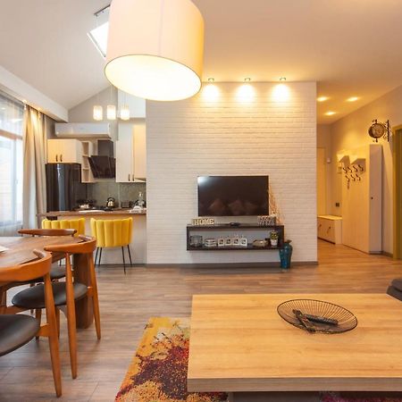 Luxury 4 Bedroom Apartment #1 In The City Center Of Tbilisi Luaran gambar