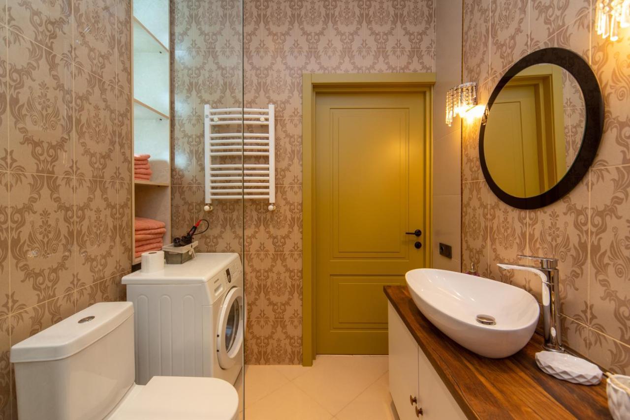 Luxury 4 Bedroom Apartment #1 In The City Center Of Tbilisi Luaran gambar